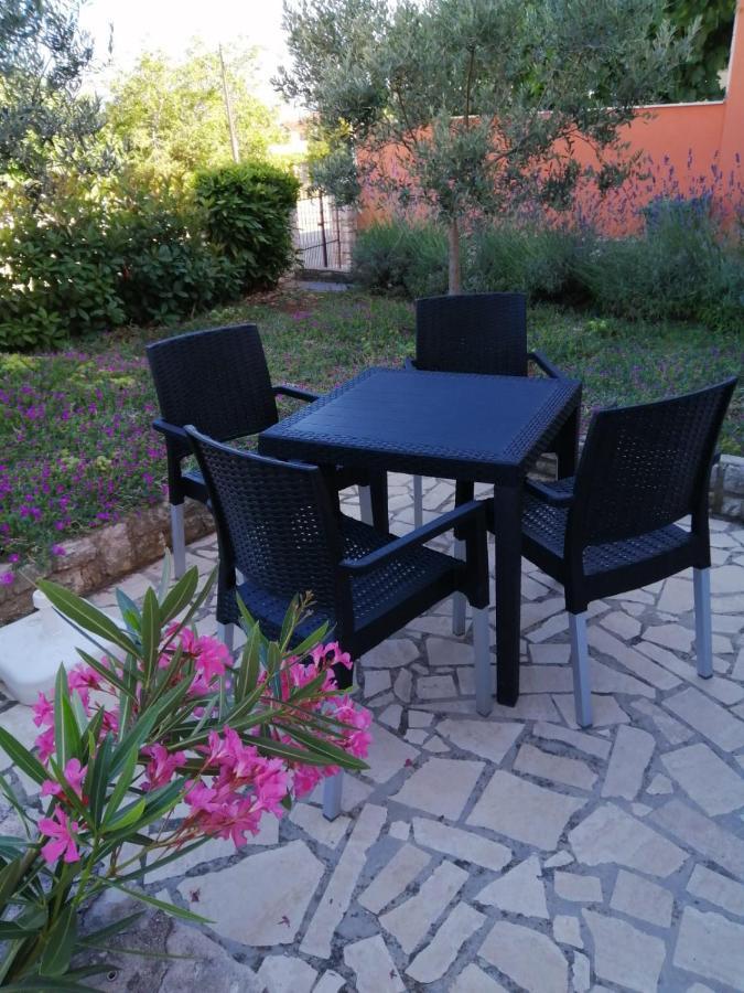 Apartment Lavanda Premantura Exterior photo